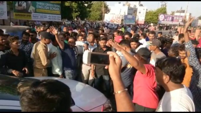 ધણીમાંતગ દેવના સોસીયલ મીડીયા પર અપમાનનો રોષ રસ્તા પર ઉતર્યો ઓસ્લો સર્કલ પર ચક્કાજામ