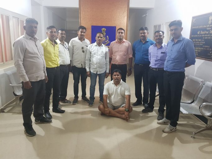 અંજારના કુખ્યાત શખ્સની ઘાતકી હત્યા કરનાર બે ઝડપાયા સમાધાનથી મામલો હત્યા સુધી પહોંચ્યો