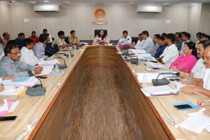 કલેકટરે પ્રિમોન્સૂન પહેલા લીધા અધિકારીઓના કલાસ-જાણો શુ આપી સુચના ?