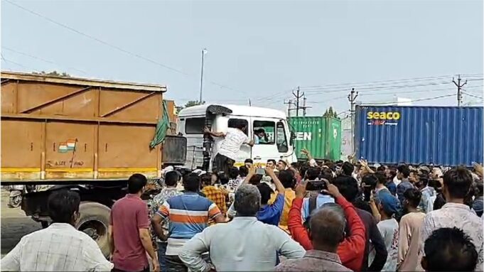 અંજારમાં અકસ્માત બાદ સ્થાનીકોનો વિરોધ પોલીસને બળપ્રયોગ કરવો પડ્યો !