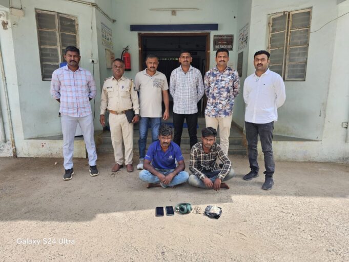 નખત્રાણા પંથકમાં મંદિરો-ઘરફોડ ચોરીઓ કરતી ટોળકી ઝડપાઇ !