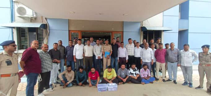 ગાંધીધામમાં ટ્રાન્સપોર્ટ વેપારીનું અપહરણ કરી કરોડોના ક્રિપ્ટો પડાવનાર ૭ ઝડપાયા !